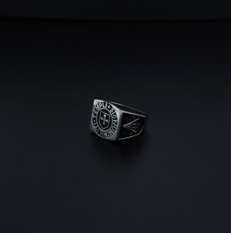 Anello con croce e simboli massonici in argento 925‰