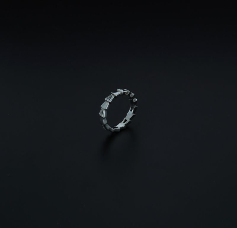 Anello con zirconi