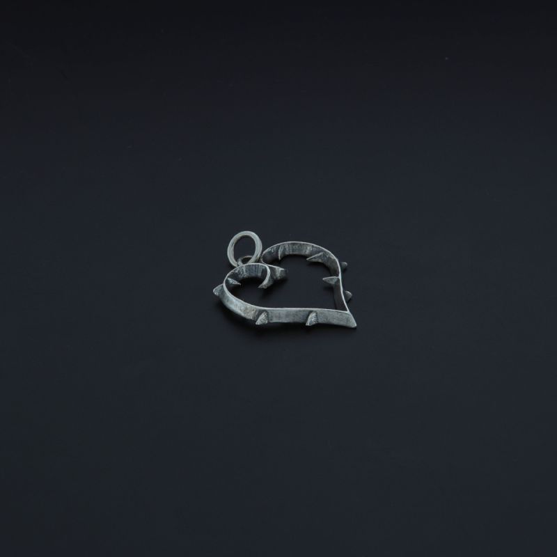 Ciondolo in argento cuore con spinato