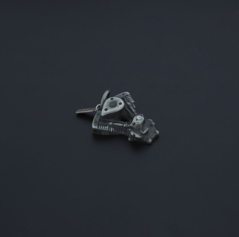 Ciondolo in argento a forma di motore di moto