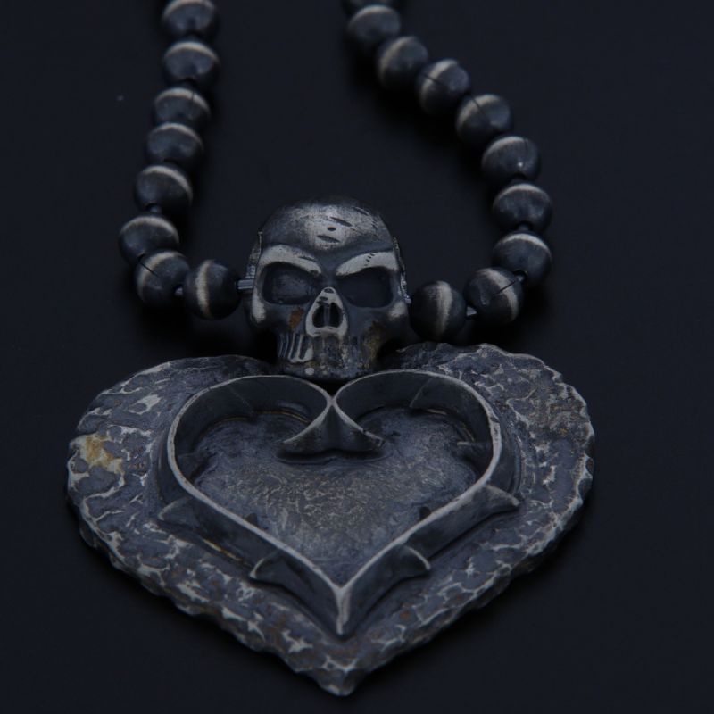 Collana con cuore  teschio