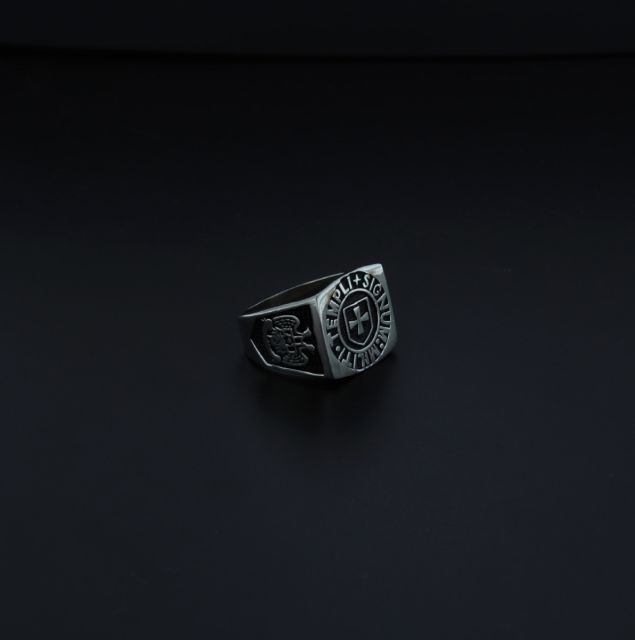 Anello con croce e simboli massonici in argento 925‰