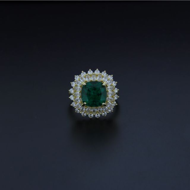 Anello regina con zirconi