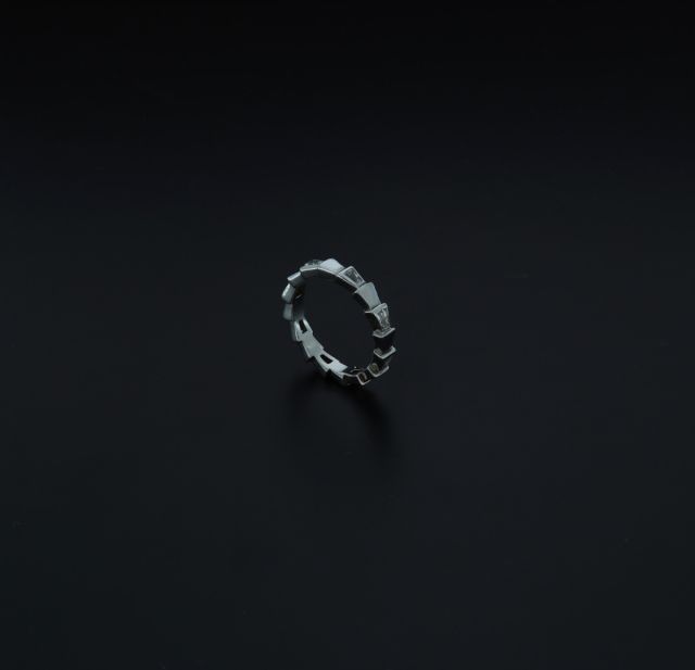 Anello con zirconi