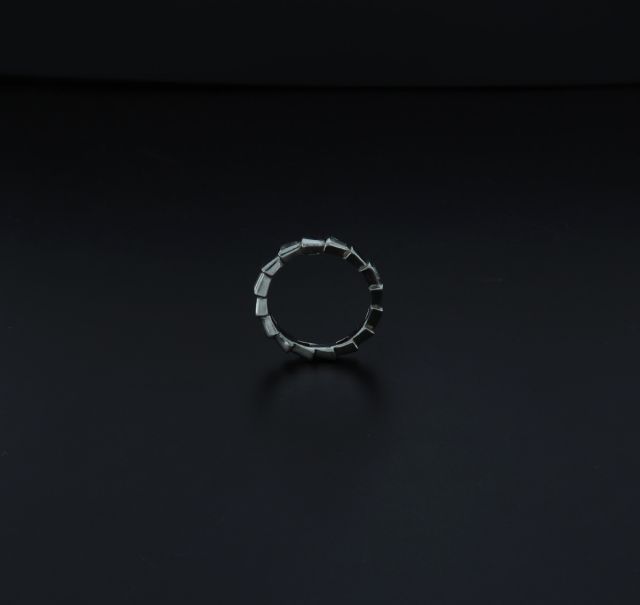 Anello con zirconi