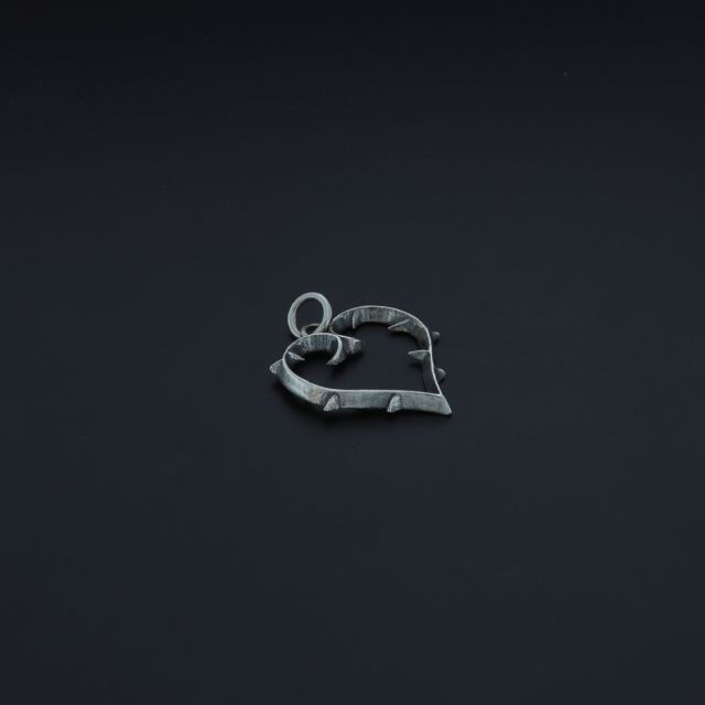 Ciondolo in argento cuore con spinato