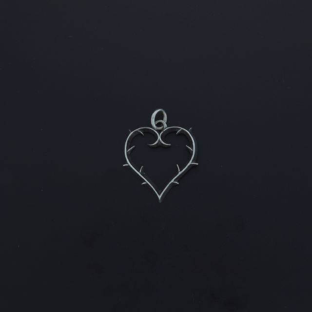 Ciondolo in argento cuore con spinato