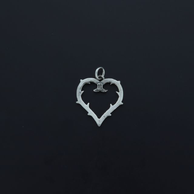 Ciondolo in argento cuore con spinato