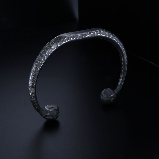 Bracciale rigido massiccio