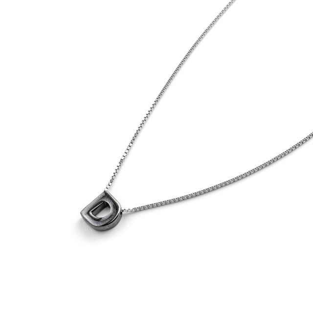Catenina in argento con iniziale D in rutenio