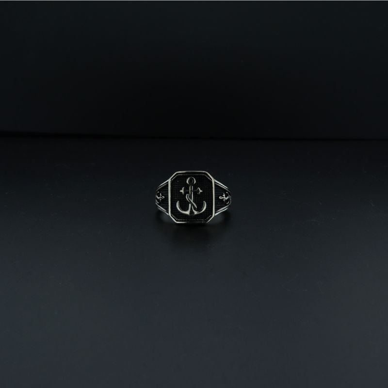 Anello in argento con ancora