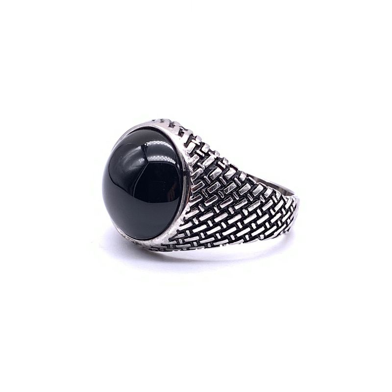 Anello con onice cabochon