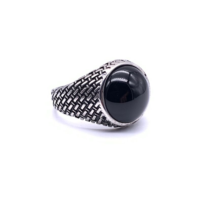 Anello con onice cabochon