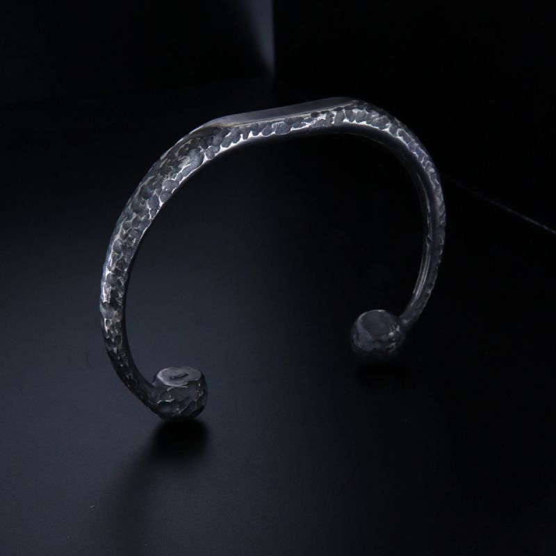 Bracciale rigido massiccio