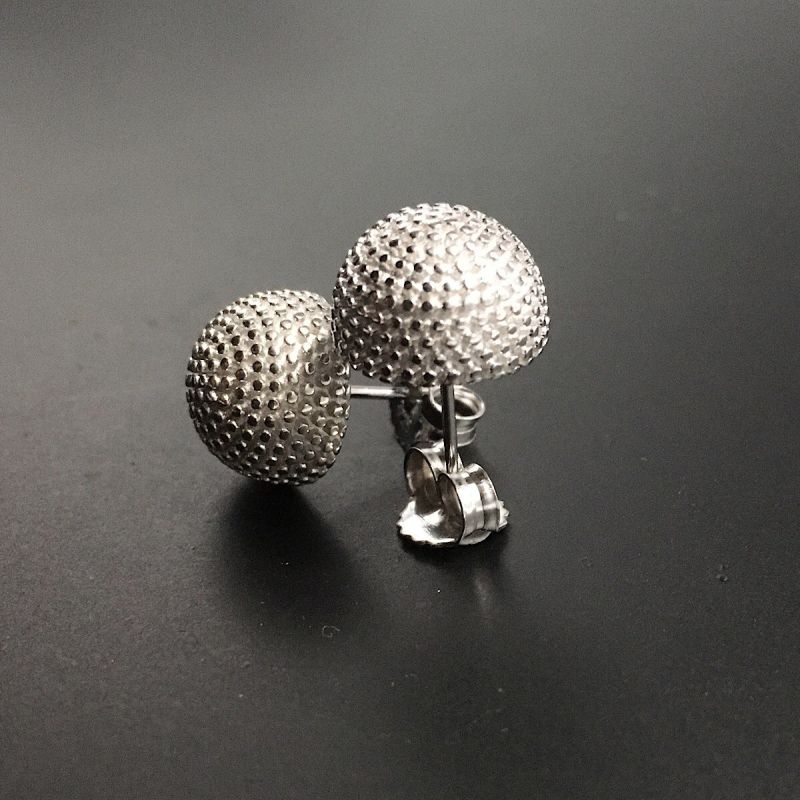 Orecchini in argento 925‰ mezza sfera puntinata 