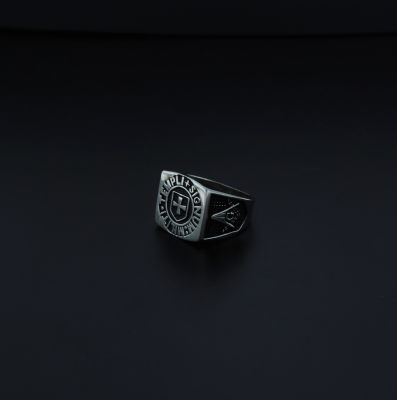 Anello con croce e simboli massonici in argento 925‰