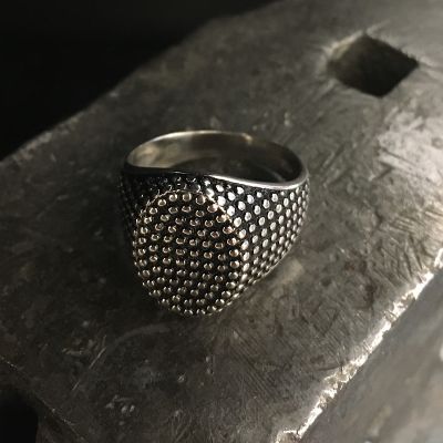 Anello in argento ovale in argento puntinato