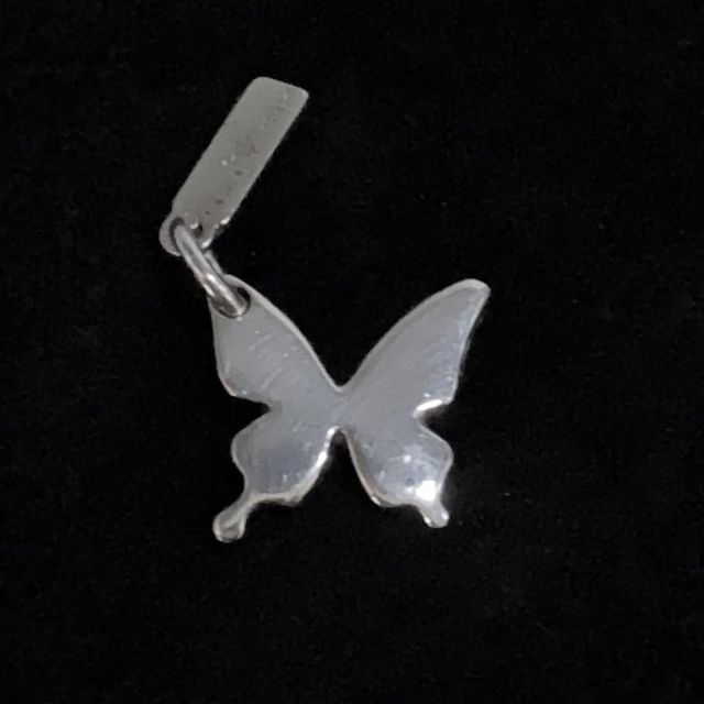 Ciondolo in argento a forma di farfalla