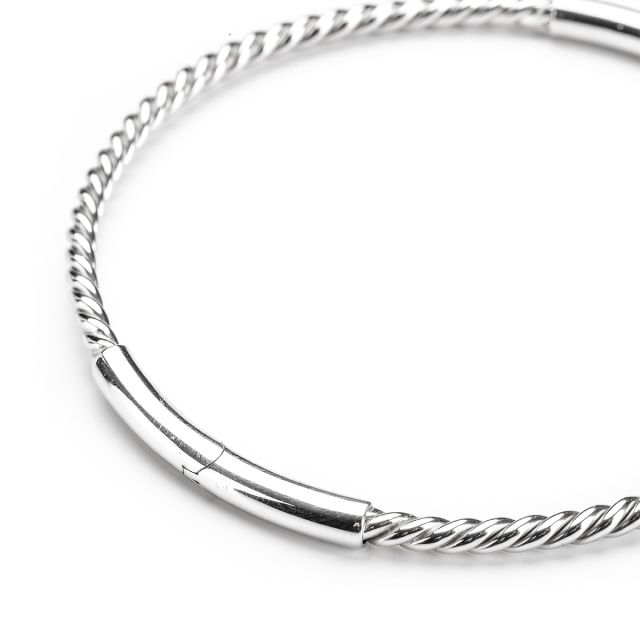 Bracciale rigido tondo intrecciato con chiusura
