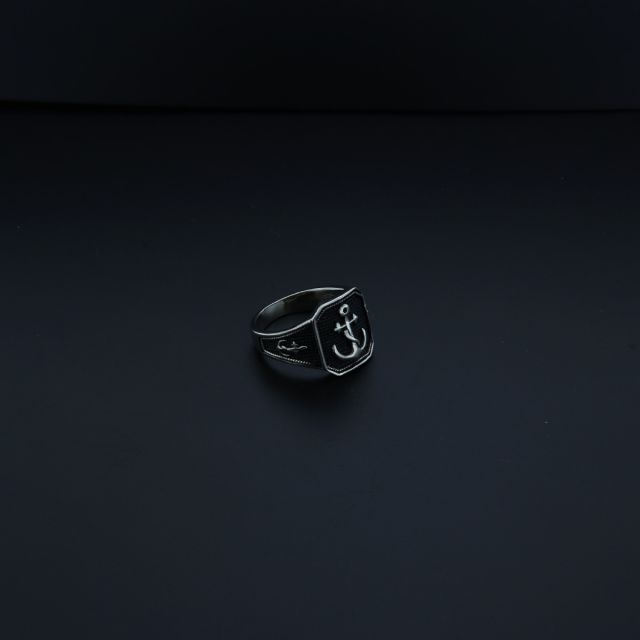 Anello in argento con ancora