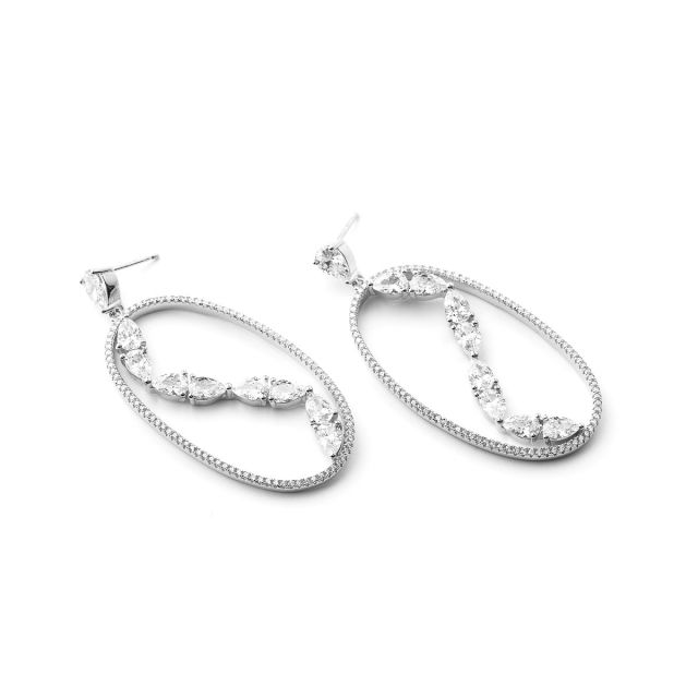 Orecchini pendenti in argento con ovale e zirconi