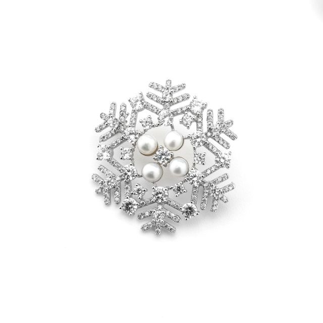 Spilla in argento a forma di fiocco di neve con zirconi e perle