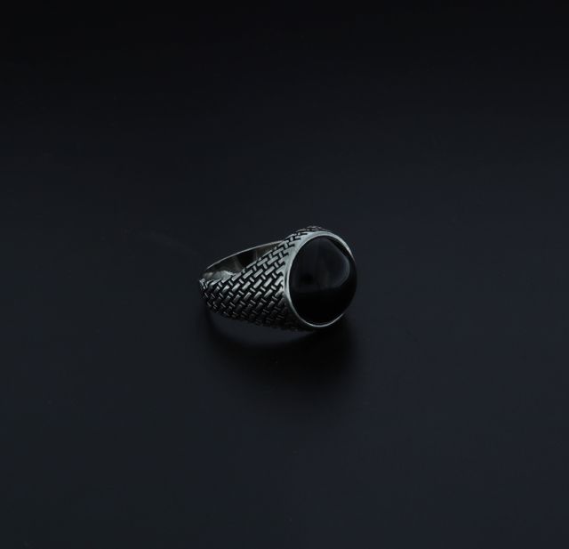 Anello con onice cabochon