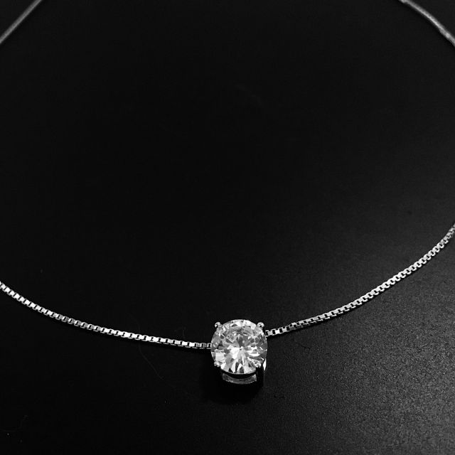 Punto luce a 4 griff montato su catenina in argento