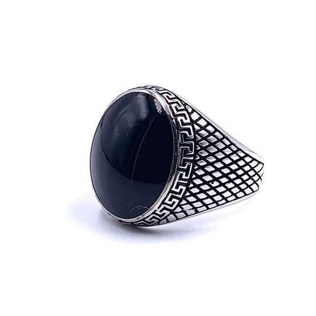 Anello in argento con pietra nera ovale