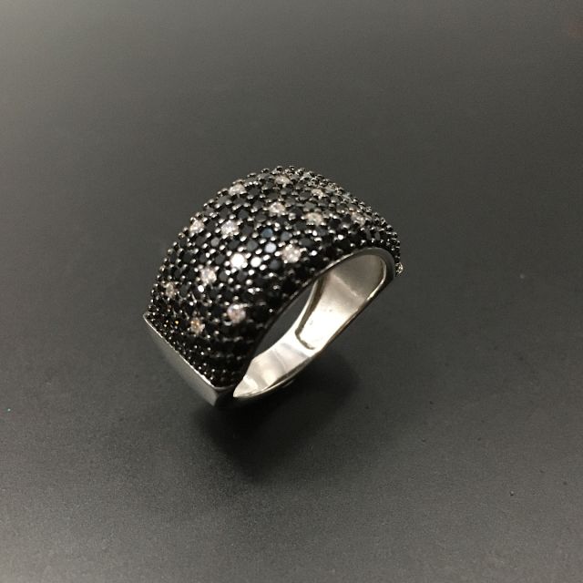 Anello in argento 925‰ con pavè di zirconi