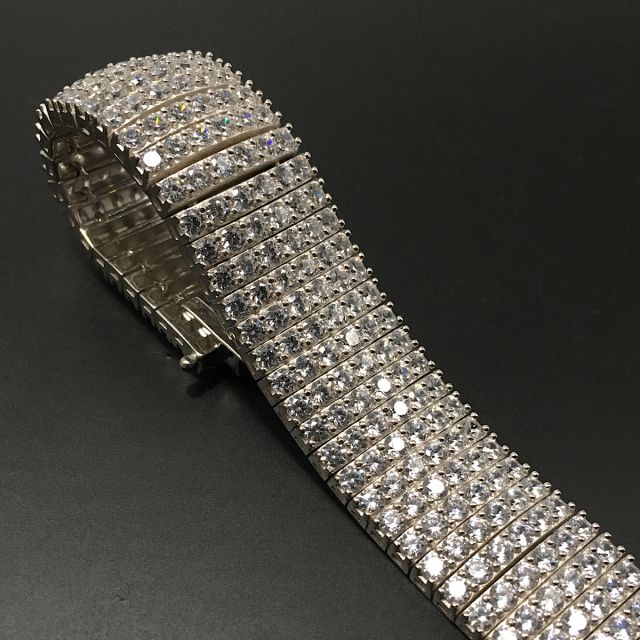 Bracciale in argento 925‰ finitura rodio con pavè