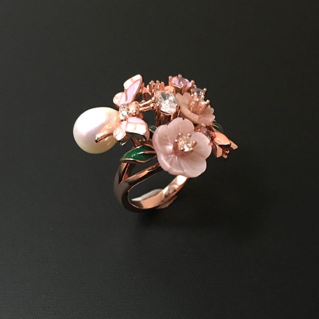 anello in argento rosato 925‰ con zircone smalto e madre perla