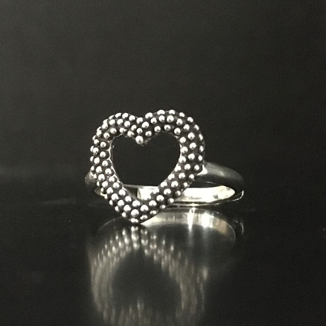 Anello cuore puntinato