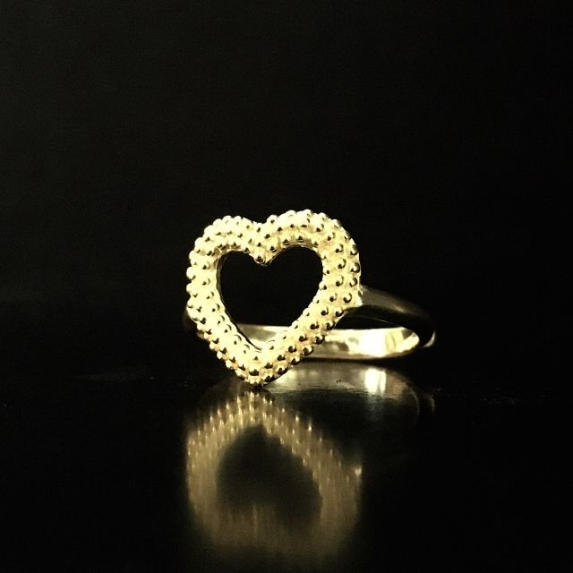 Anello cuore puntinato dorato