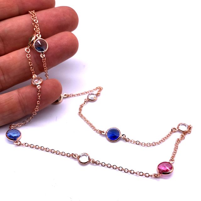 Collana con pietre di colore