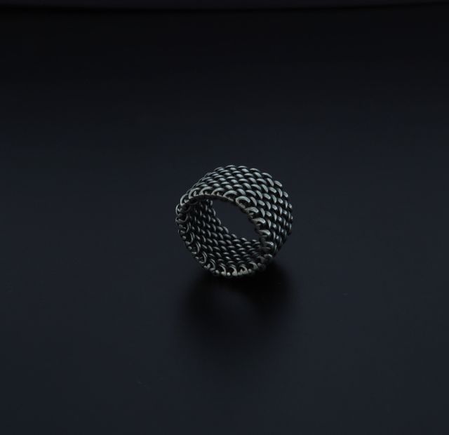 Anello in argento con trama a maglia