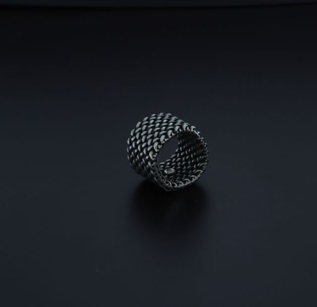 Anello in argento con trama a maglia