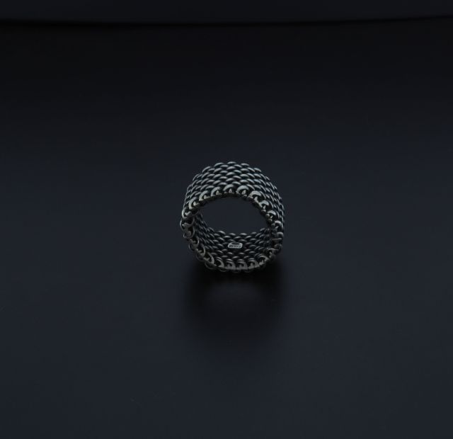 Anello in argento con trama a maglia