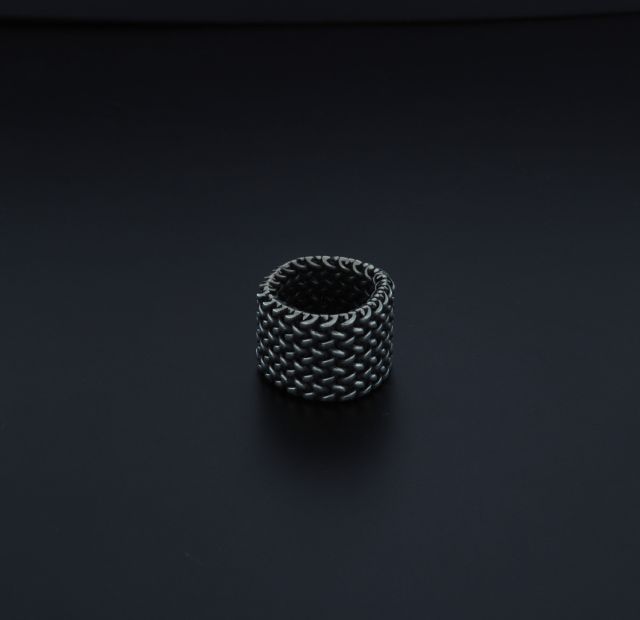 Anello in argento con trama a maglia