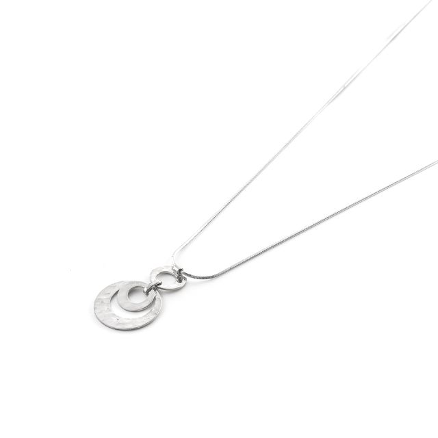 Collana in argento con tre cerchi martellati