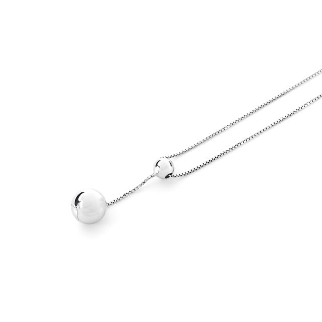 Collana in argento con sfera pendente