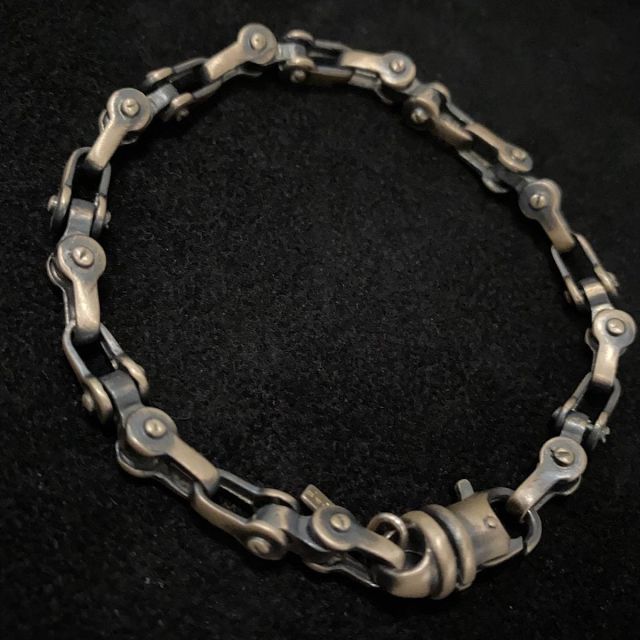 Bracciale in argento con catena di moto