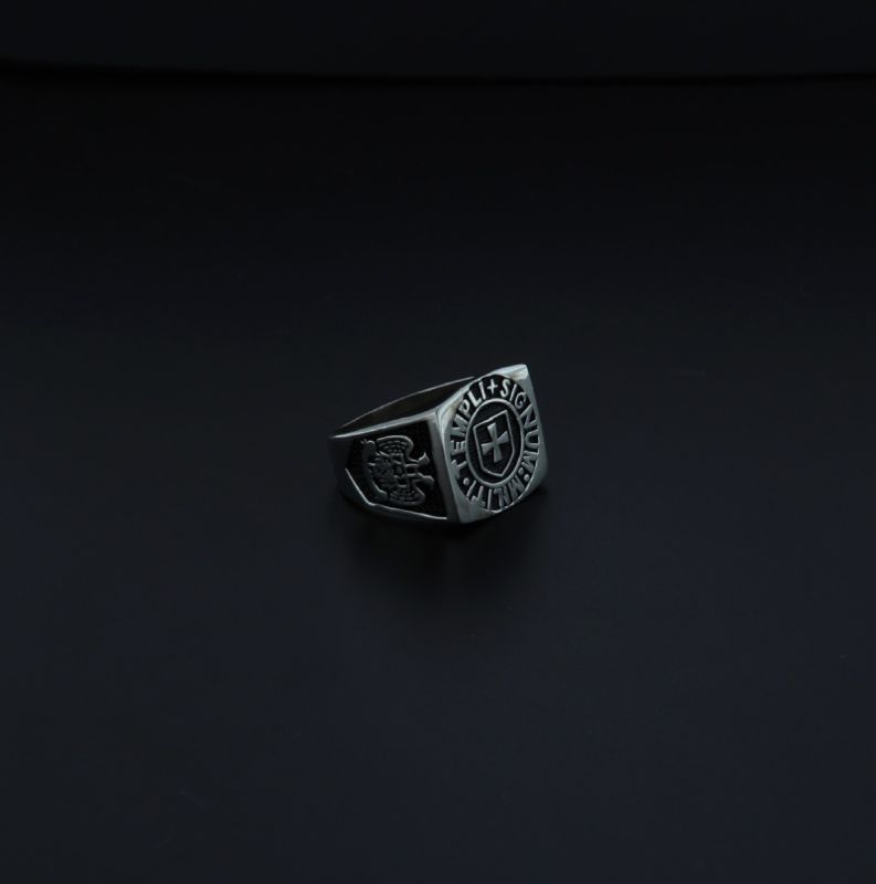 Anello con croce e simboli massonici in argento 925‰